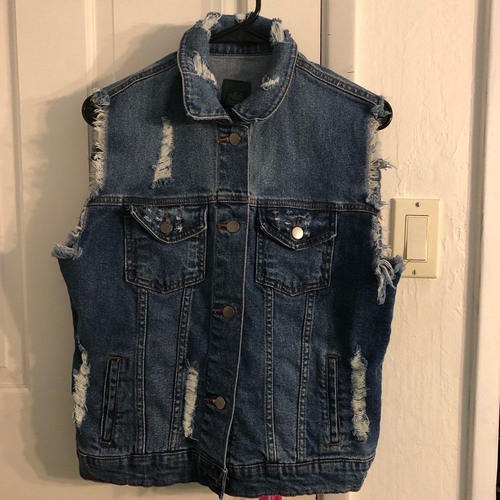 🆕 NWOT Distressed Jean Vest